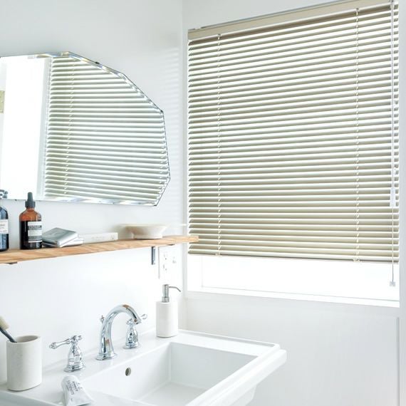 ブラインドマートおすすめ TOSO 浴室・バスルーム用 ブラインド つっぱり式 スラット幅25mm